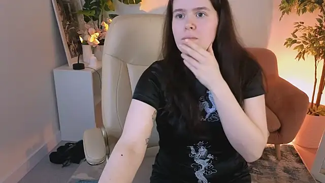 Snapshot of _LunaMirana_ chatting on March 19, 2025, 1:54 am LunaMirana online show from March 19, 2025, 1:54 am