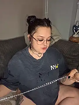 Saucy-Serenity online show from October 26, 2025, 8:48 pm