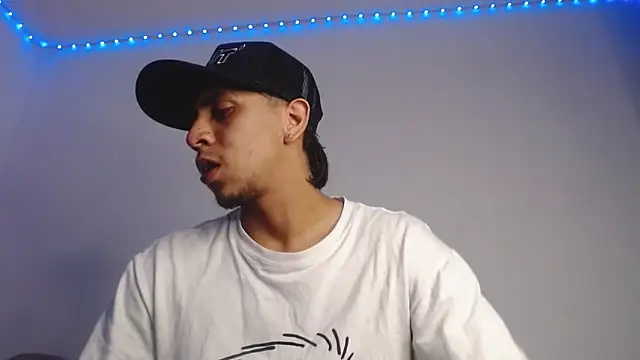 Monkey uchiha777 online show from January 16, 2026, 12:36 am