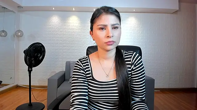 Catalina Santhana online show from October 21, 2025, 6:41 pm