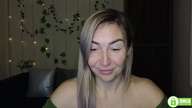 Kiss julli88I online show from December 16, 2025, 6:35 pm