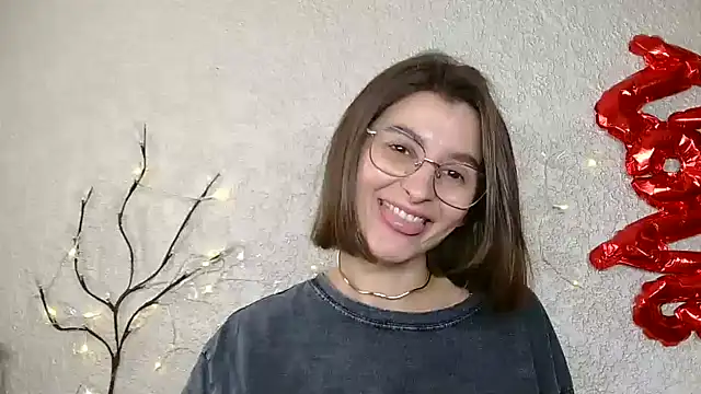 luna Gharming online show from March 19, 2025, 10:55 am