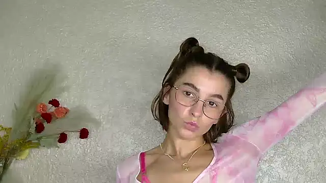 Snapshot of luna_Gharming chatting on September 11, 2025, 6:35 am luna Gharming online show from September 11, 2025, 6:35 am