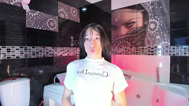 Small Hot19 online show from September 24, 2025, 9:23 am