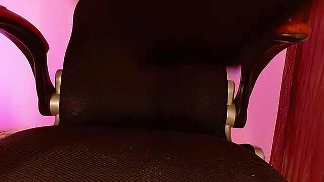 Small Hot19 online show from November 16, 2025, 9:15 am