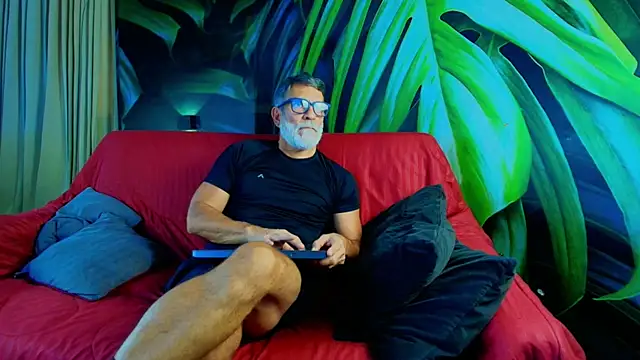 LukeCrews online show from September 30, 2025, 7:19 pm