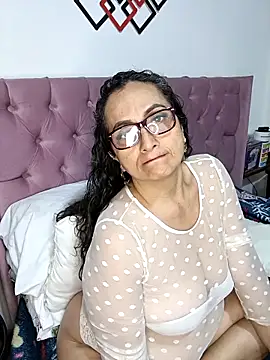 AlessandraLeroy online show from September 12, 2025, 3:06 am