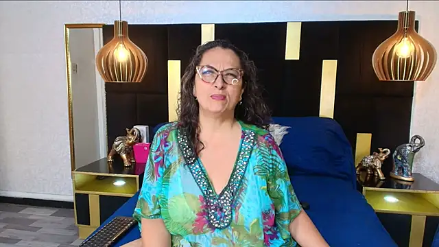 AlessandraLeroy online show from October 19, 2025, 1:01 pm