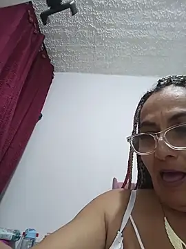 AlessandraLeroy online show from December 19, 2025, 1:45 am