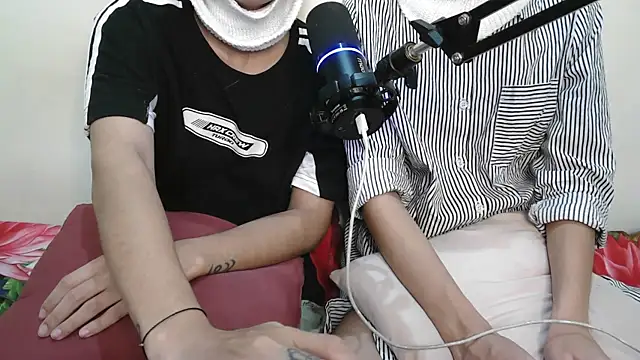 NaughtyThrouple007 online show from September 14, 2025, 6:07 pm