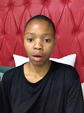 Snapshot of BondiBitch chatting on October 3, 2025, 8:28 pm BondiBitch online show from October 3, 2025, 8:28 pm