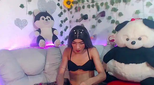Snapshot of KimberlyXtreme chatting on March 13, 2025, 8:32 pm KimberlyXtreme online show from March 13, 2025, 8:32 pm