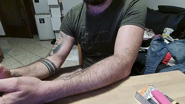 maialinofriuli online show from September 14, 2025, 3:16 am