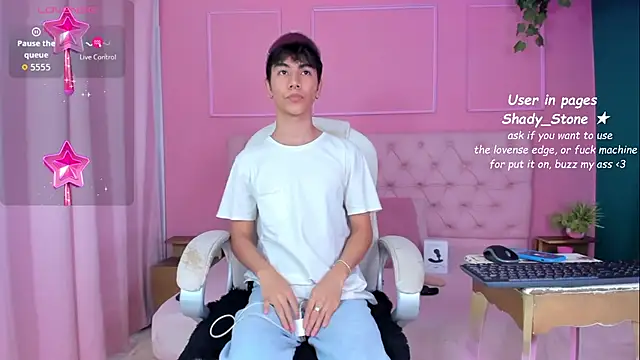 Snapshot of SHADY_STONE chatting on September 19, 2025, 10:43 pm SHADY STONE online show from September 19, 2025, 10:43 pm