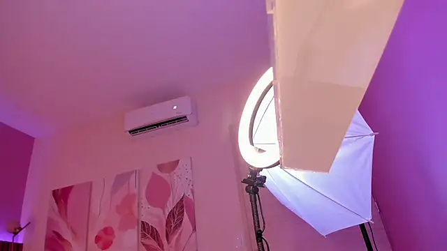 Snapshot of MiaWilliamss1 chatting on January 10, 2026, 9:30 pm MiaWilliamss1 online show from January 10, 2026, 9:30 pm