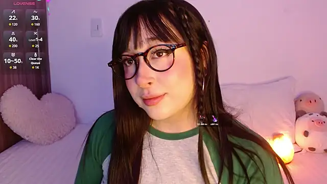 Oliviargf online show from November 20, 2025, 11:15 pm