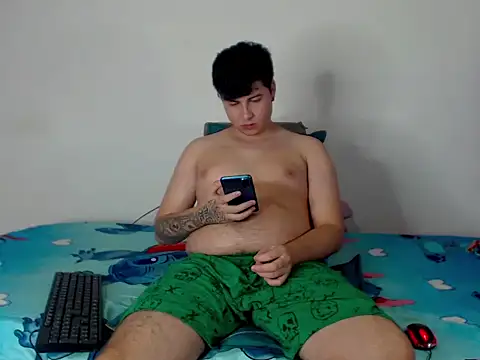 CrissConor online show from June 18, 2026, 4:44 pm