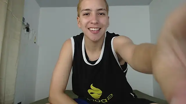 Snapshot of Your_favorite_ftm_ chatting on September 21, 2025, 8:27 am Your favorite ftm online show from September 21, 2025, 8:27 am
