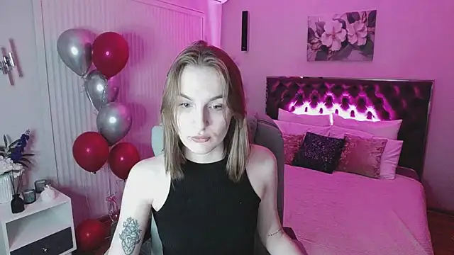  Vikky Moon  online show from March 8, 2025, 1:28 am