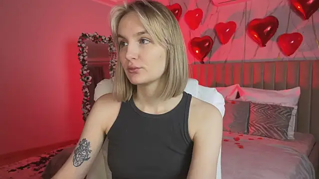  Vikky Moon  online show from February 11, 2026, 12:26 am