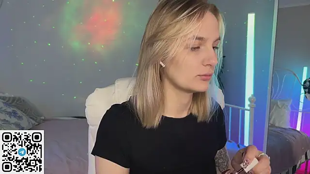  Vikky Moon  online show from June 21, 2026, 12:46 am