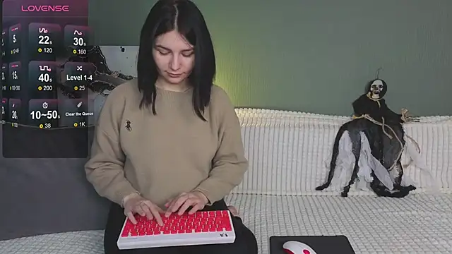 Charlotte Woods online show from October 20, 2025, 4:24 am