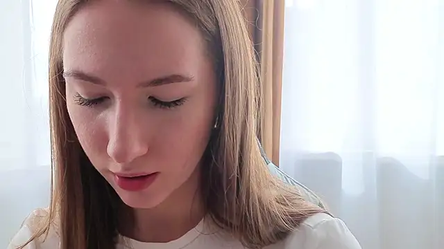 Kira mindnes online show from May 31, 2026, 6:31 am