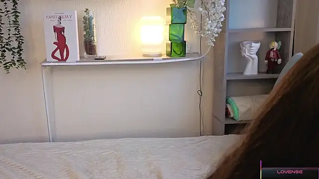 Kira mindnes online show from August 1, 2026, 6:12 am