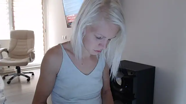 ElssaRush online show from September 26, 2025, 9:57 am