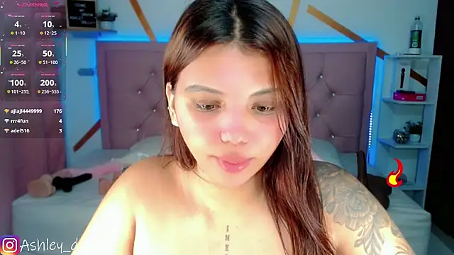 Snapshot of Ashley_dolll chatting on October 25, 2025, 10:23 am Ashley dolll online show from October 25, 2025, 10:23 am