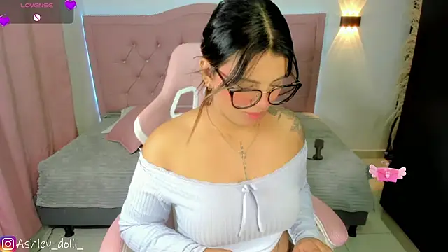 Snapshot of Ashley_dolll chatting on June 19, 2026, 9:18 pm Ashley dolll online show from June 19, 2026, 9:18 pm
