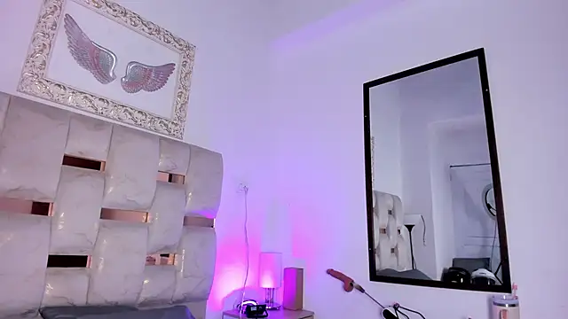 Lola Blondie online show from March 5, 2026, 11:50 am