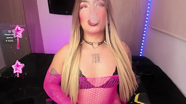 Snapshot of Sophie_whitexxx chatting on March 22, 2026, 6:17 am Sophie whitexxx online show from March 22, 2026, 6:17 am