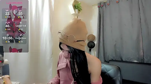 AteneaTaylor online show from October 22, 2025, 2:12 am