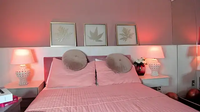 Snapshot of Emma__1 chatting on September 30, 2025, 3:44 am Emma 1 online show from September 30, 2025, 3:44 am