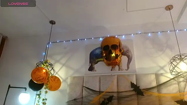 violettsuncs online show from October 19, 2025, 2:29 pm