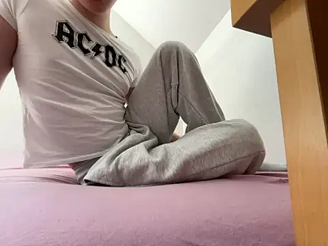 lukaskrtr online show from March 13, 2026, 11:39 am