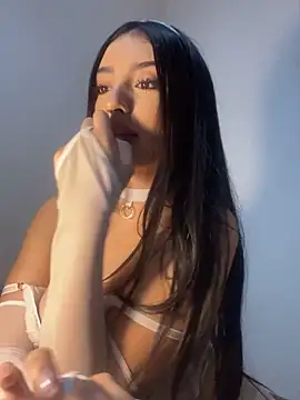 MagieeThomson online show from October 6, 2025, 10:51 pm