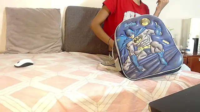 willow smitt online show from October 12, 2025, 1:21 pm