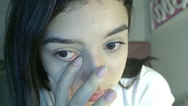 Snapshot of eva_sin18 chatting on April 18, 2026, 12:14 am eva sin18 online show from April 18, 2026, 12:14 am