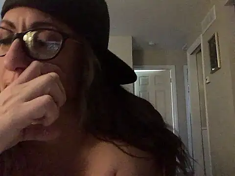 Snapshot of KittyKat_LoLo chatting on March 10, 2025, 2:26 pm KittyKat LoLo online show from March 10, 2025, 2:26 pm