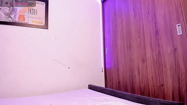 Snapshot of NAOMMII_ chatting on December 16, 2025, 2:44 pm NAOMMII online show from December 16, 2025, 2:44 pm