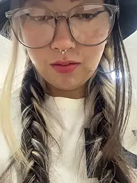 VictoriaGerard Pink online show from October 16, 2025, 4:41 pm