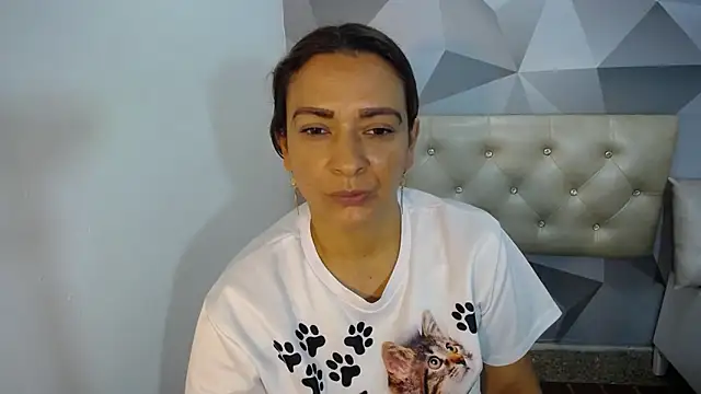 Milf-Prettyboobs online show from November 20, 2025, 10:37 am