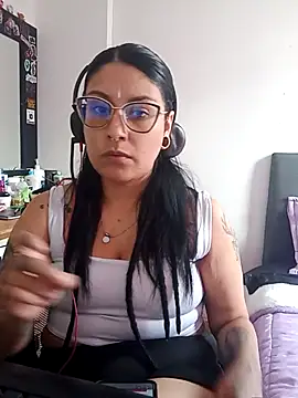 Snapshot of DaniPoison chatting on October 18, 2025, 3:13 pm DaniPoison online show from October 18, 2025, 3:13 pm