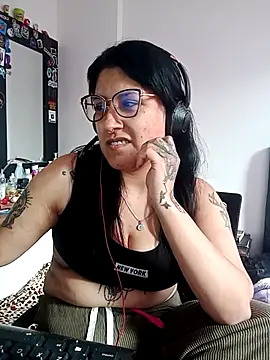 Snapshot of DaniPoison chatting on November 6, 2025, 8:10 pm DaniPoison online show from November 6, 2025, 8:10 pm