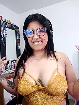 Snapshot of DaniPoison chatting on November 7, 2025, 9:26 pm DaniPoison online show from November 7, 2025, 9:26 pm