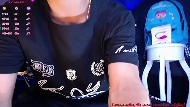 Snapshot of dareck_18 chatting on September 30, 2025, 12:04 am dareck 18 online show from September 30, 2025, 12:04 am