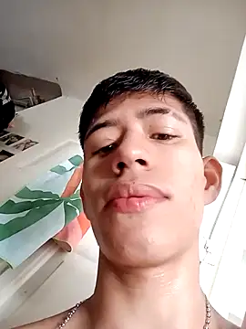 dareck 18 online show from February 11, 2026, 8:25 pm