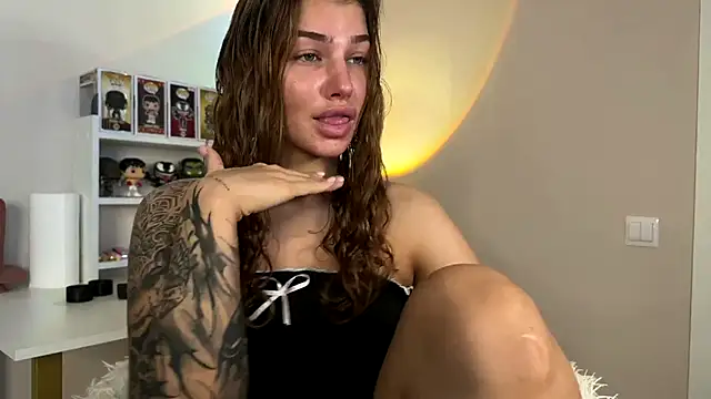 Snapshot of Anna_Six chatting on October 5, 2025, 1:37 am Anna Six online show from October 5, 2025, 1:37 am